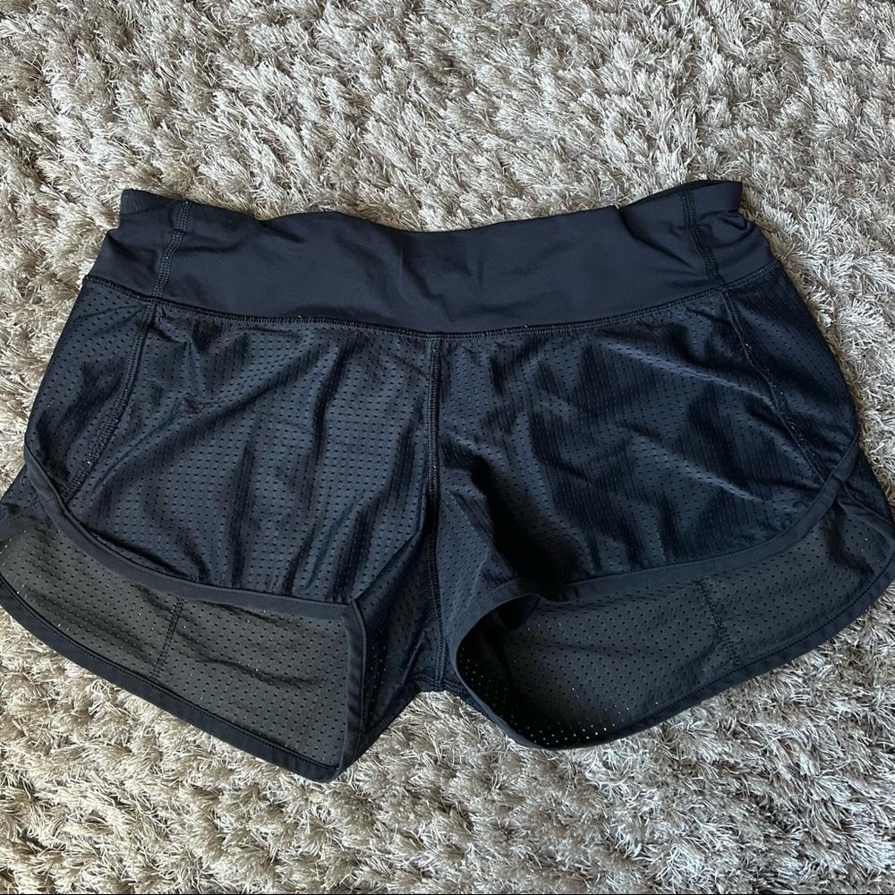 GUC lululemon run shorts sz 6 - Picture 1 of 3